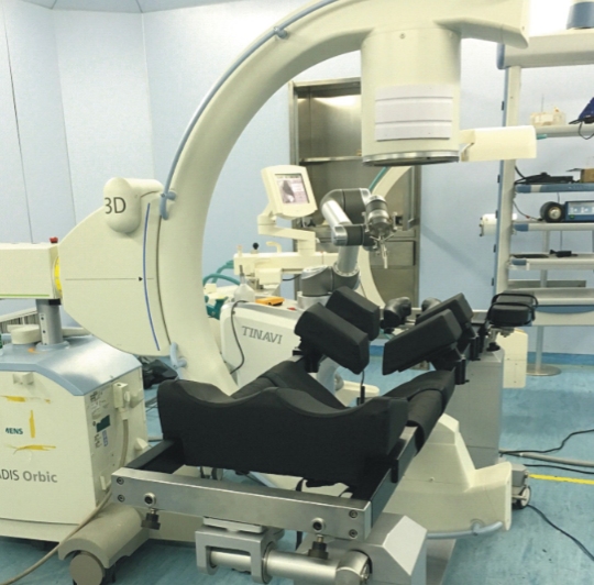 Compatible with 3D imaging and surgical robot.